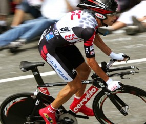 开云在线赛事平台-孤星闪耀与雄狮怒吼，姆巴佩的绝对统治，难挡尼斯的集体意志—一场几内亚式爆冷背后的足球哲学