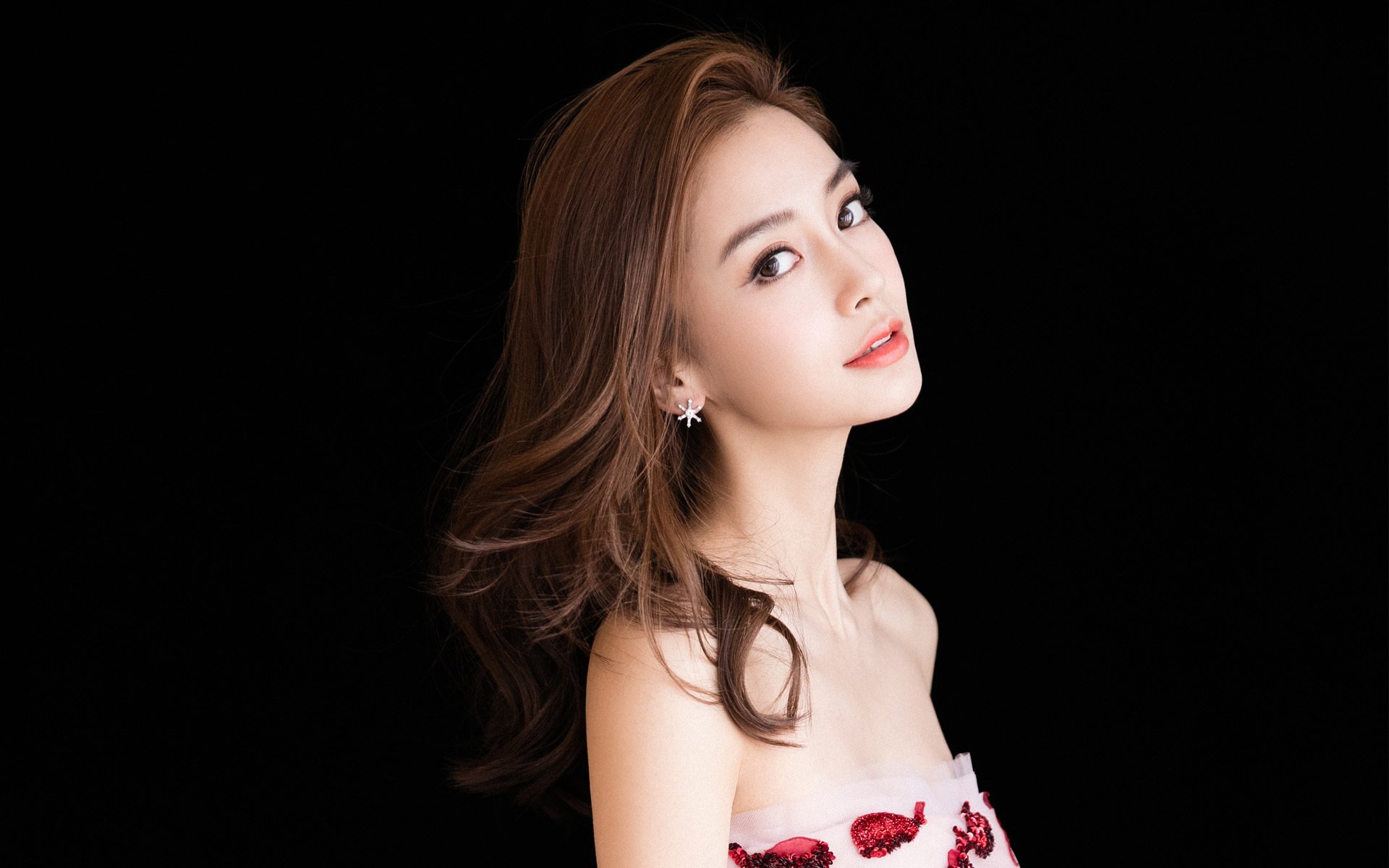 猛龙压制新疆队，霍勒迪末节爆发成关键先生