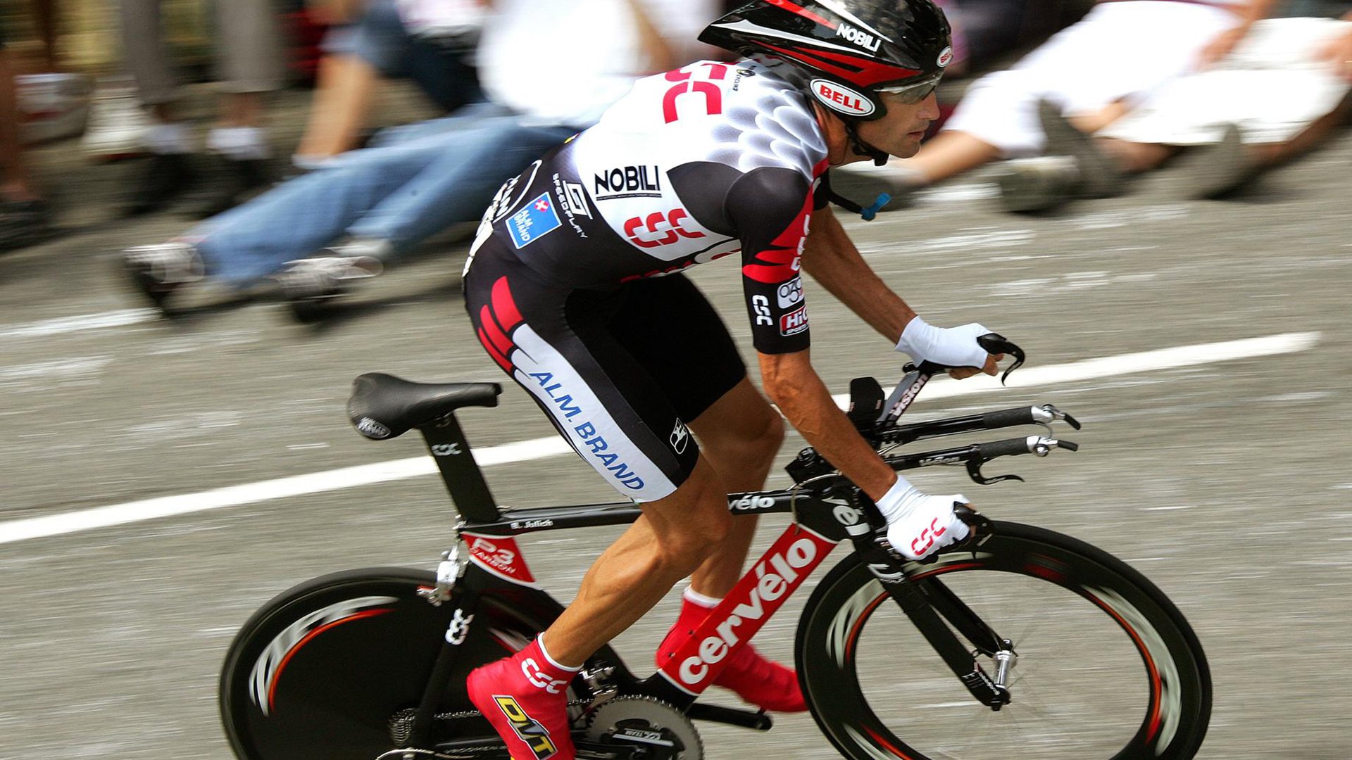 拉文爆发难敌整体压制，凯尔特人团队强势拿下太阳