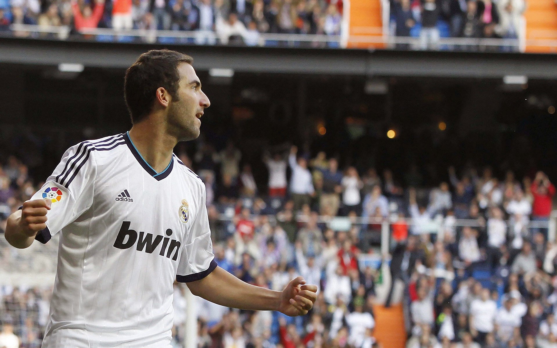 穆勒的领袖光芒，德国战车如何以拜仁为基石，铸就国家队完胜之路