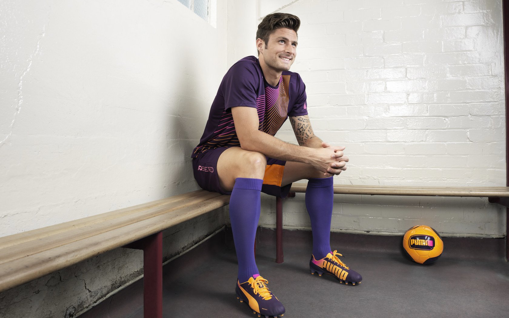 希腊关键战突围几内亚，法比尼奥冠军级表现定乾坤